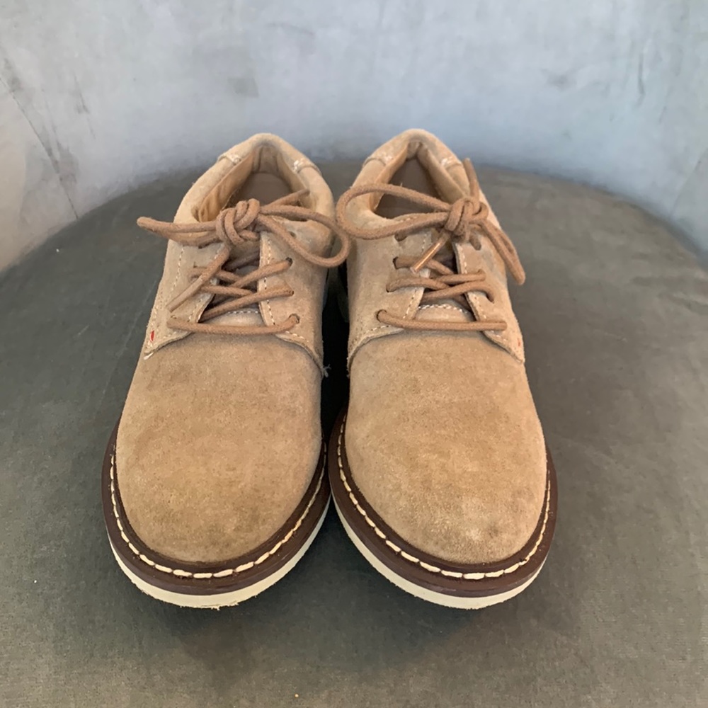 Tucker and Tate size 9.5 kids suede Oxford shoes